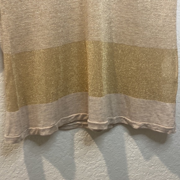 𝅺UNITED Colors of Benetton Gold Tissue Tee - Picture 5 of 10